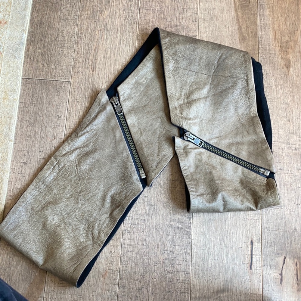 Chic leather scarf